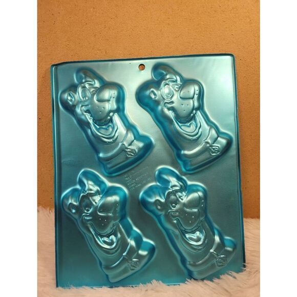 Wilton Aqua Scooby Doo Mold Pan - Picture 2 of 4